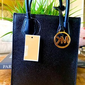 Micheal Kors small black purés
